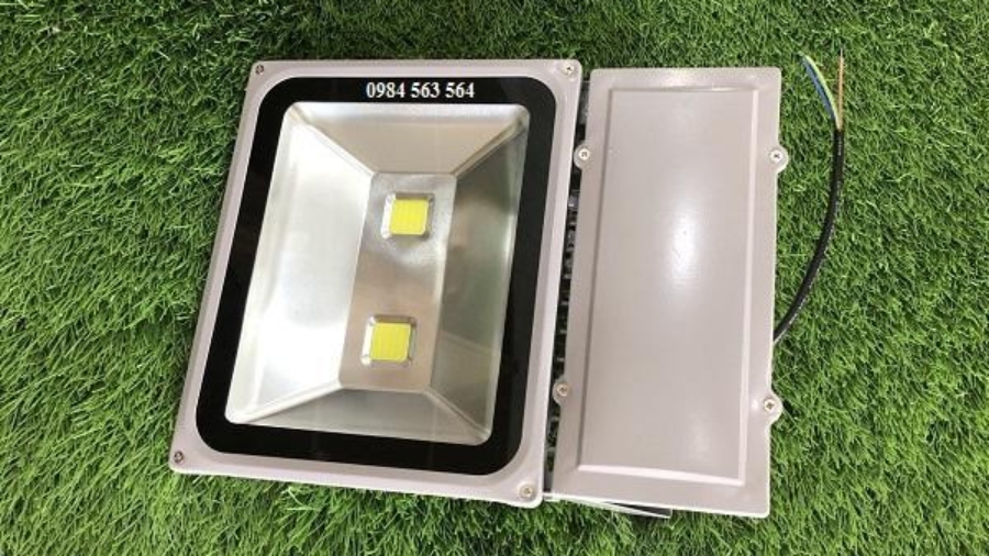 Địa chỉ bán đèn pha led 100w ở HCM uy tín chất lượng