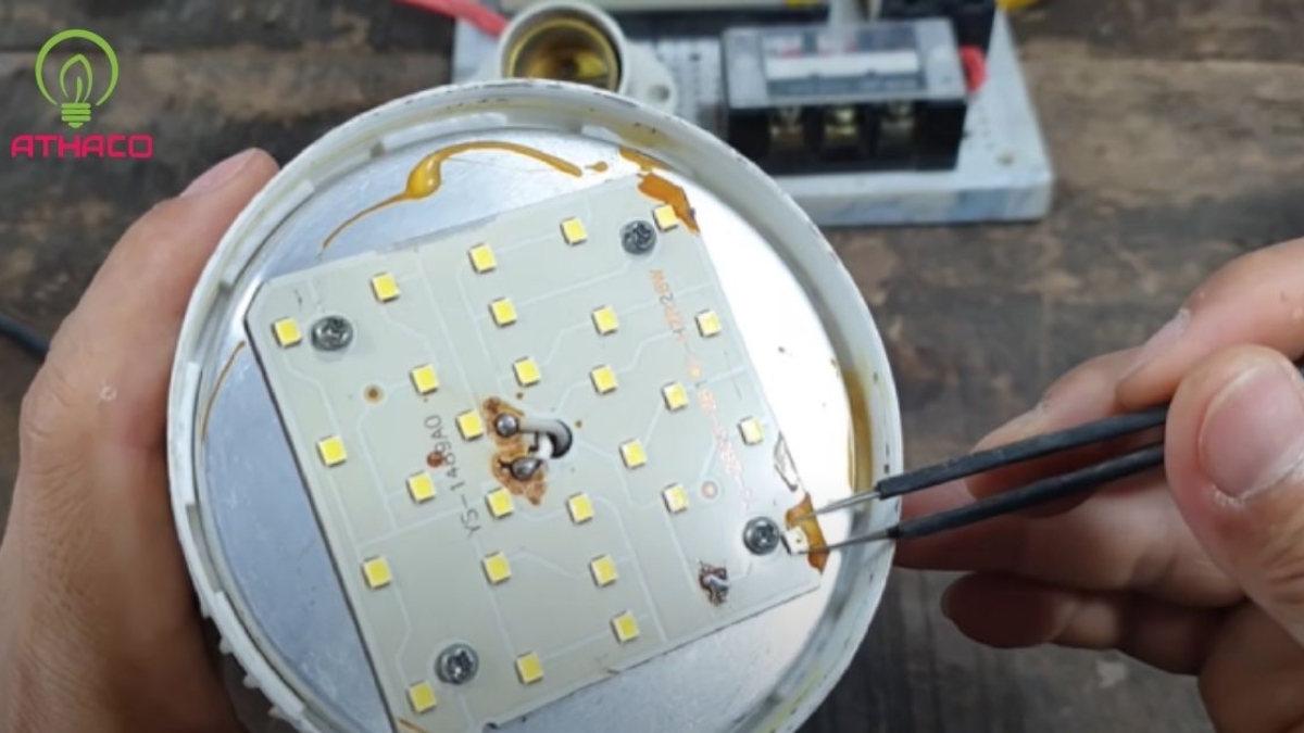 Kiểm Tra Đèn LED