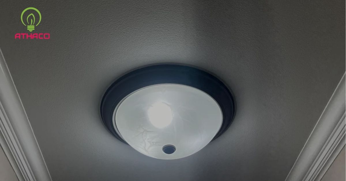 Vì sao đèn LED tắt rồi vẫn sáng mờ? Nguyên nhân phổ biến