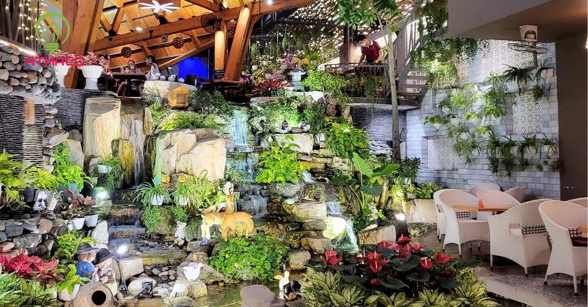 Vì sao nên đầu tư đèn trang trí cho quán cà phê ngoài trời?